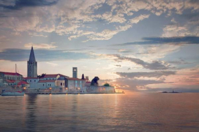 Beach Apartment Stana A2+2 for 4 Persons with Balcony and Sea View, Porec